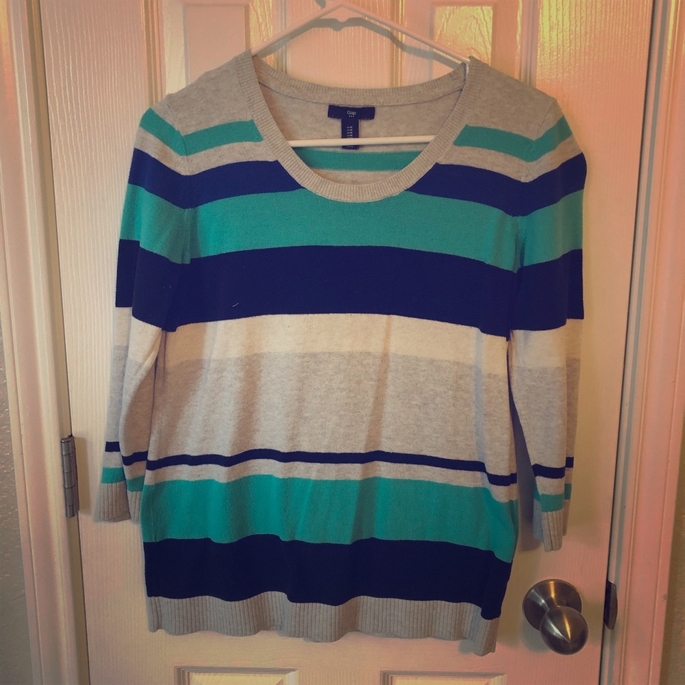 3/4 sleeve Gap stripped shirt.